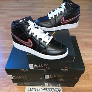New Nike Air Jordan 1 Mid Black Red Kids 5.5-6